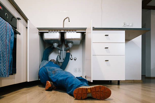 Professional Emergency Plumber technician working in Goshen, OH